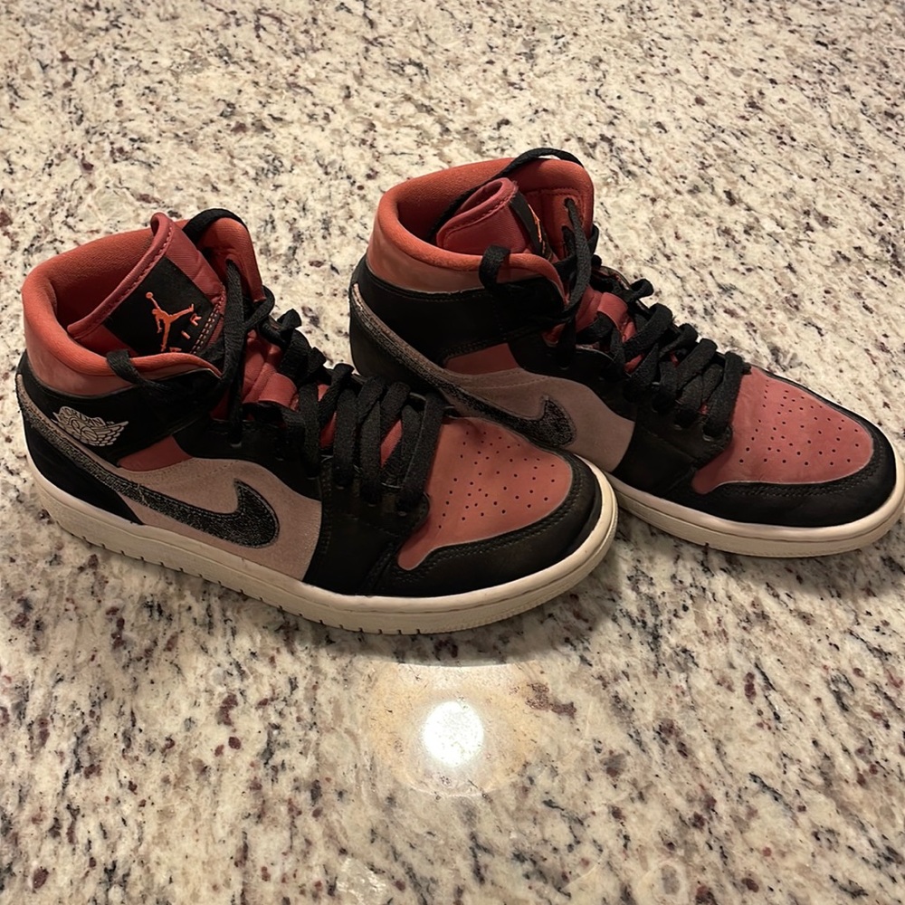 Womens sz 8 nike Jordan’s